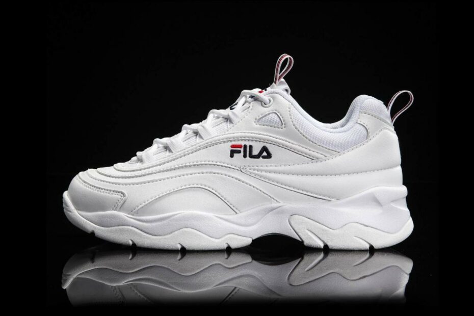 Fila Dad Shoes White: Sự Đơn Giản Tinh Tế