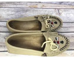 Where To Buy Minnetonka Moccasins In Canada | Should I Size Up Or Down In Minnetonka Moccasins?